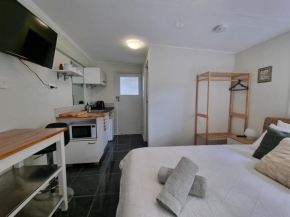 Self contained room with bathroom and kitchenette, Redcliffe